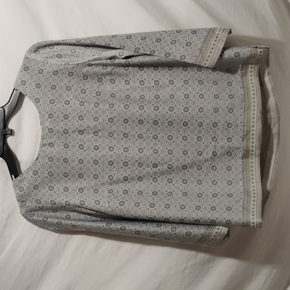 (D-15) NWOT Paraphrase Silky Blouse Sz.S Never Worn